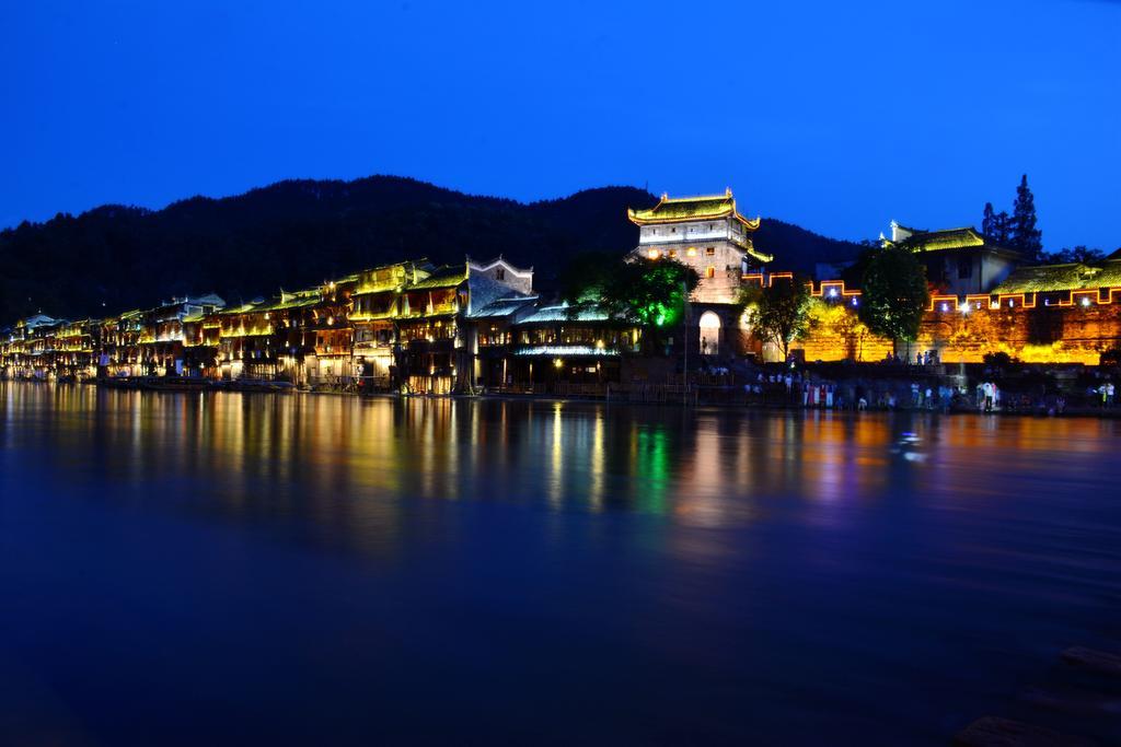 Fenghuang Slowly Time Inn Exterior foto