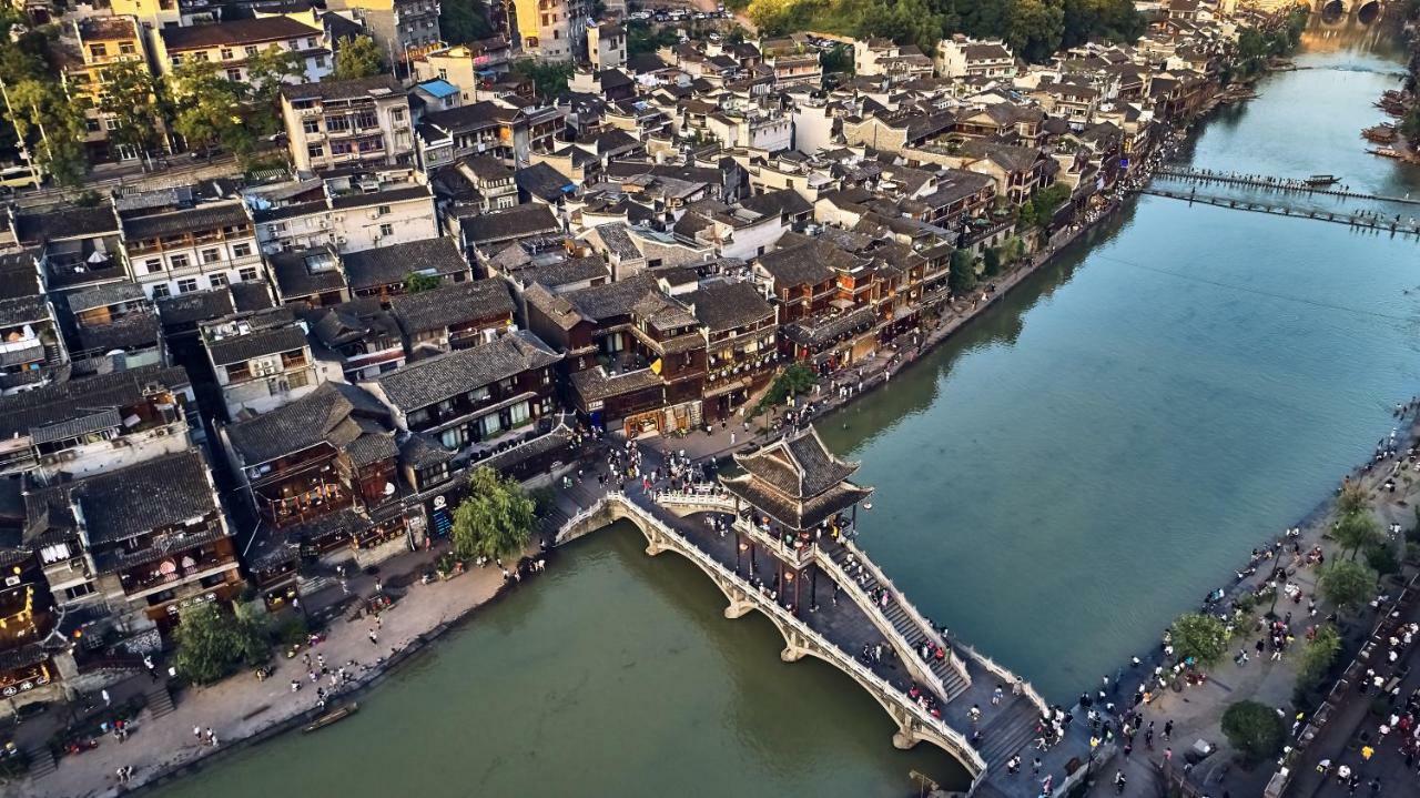 Fenghuang Slowly Time Inn Exterior foto